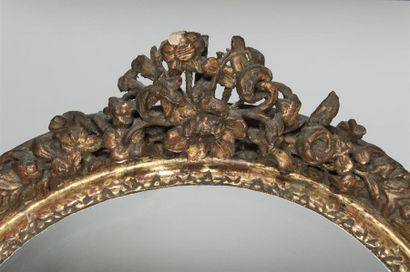 null Cadre ovale en bois sculpté et doré transformé en miroir, 18ème siècle
H: 110...
