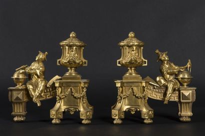 null Paire de chenets en bronze finement ciselé et doré, portant un astronome chinois...