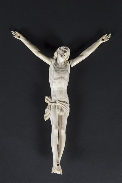 null Christ en ivoire finement sculpté et ciselé
18ème siècle
H : 21 cm