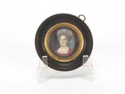 null Miniature ovale sur ivoire, portrait de femme en perruque
18ème siècle