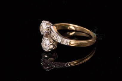 null Bague platine et or 18K (750) dite vous et moi" sertie de diamants taille ancienne...