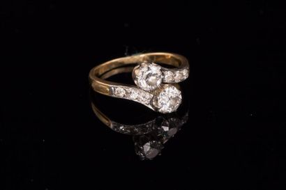 null Bague platine et or 18K (750) dite vous et moi" sertie de diamants taille ancienne...