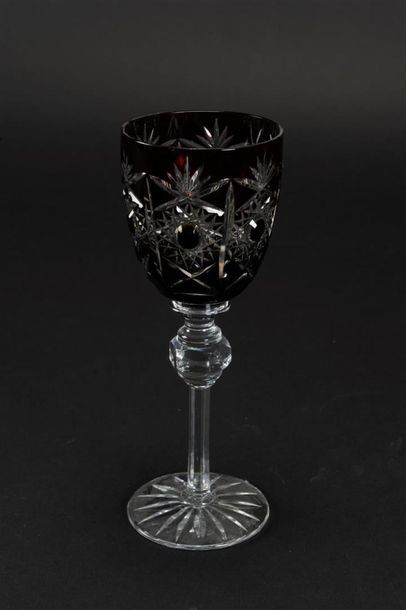 null Six verres à pied en cristal taillé de couleur noir
H : 21 cm