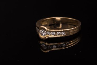 null Bague bandeau en or jaune (750) 18K ligne de 9 diamants taille moderne pour...