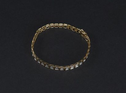 null Bracelet en or jaune (750) 18K à maillons carrés serti de diamants taille moderne...
