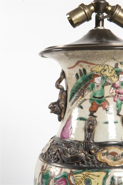 null Nankin vase monté en lampe
H: 35 cm
Accidenté au col