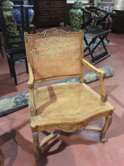 null Deux fauteuils cannés
Style Louis XV
Accident au cannage du dossier de l'un...