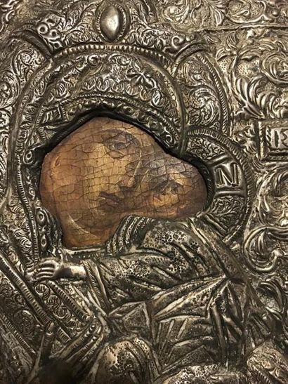 null RUSSIE 19ème siècle 
Icone sur bois, rizza en métal argenté 
31 x 27 cm