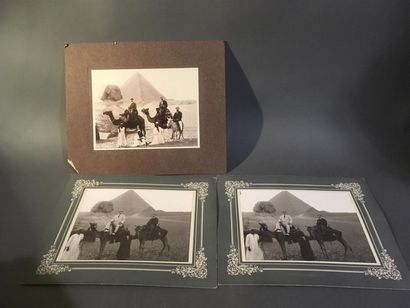 null Trois photographie anciennes sur l'Egypte 
Vue de pyramide avec personnages