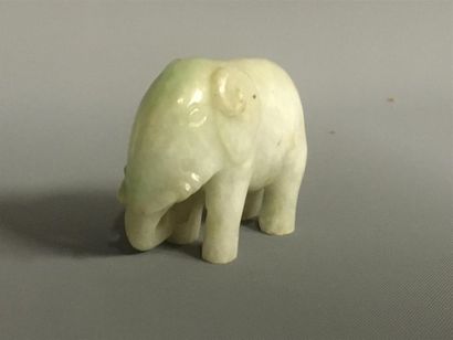 null Elephant en jade 
H: 4.5 - L: 5.5 cm