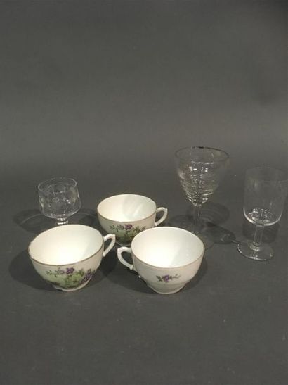 null Service à thé et café en porcelaine et un service de verres 1950.