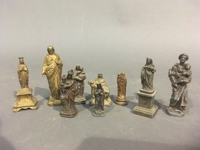 null Neuf petites statuettes représentant la Vierge et des personnages religieux
H:de...