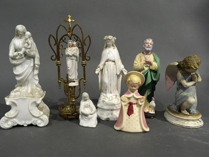 Lot de statuettes en porcelaine dont Vierge,...