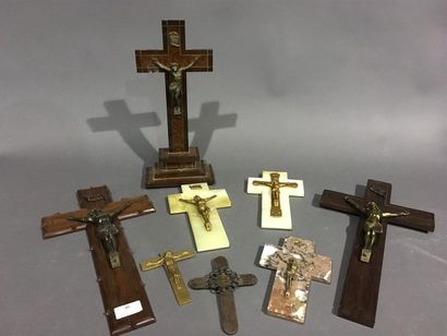 Lot de 8 crucifix
H crucifix d'autel : 36...