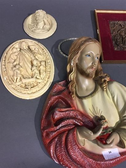 null Lot de bas relief dont Christ, Vierge en plâtre et cuivre
H Christ : 33 cm
