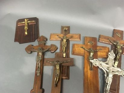 null Lot de 9 crucifix