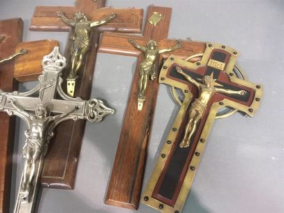 null Lot de 9 crucifix