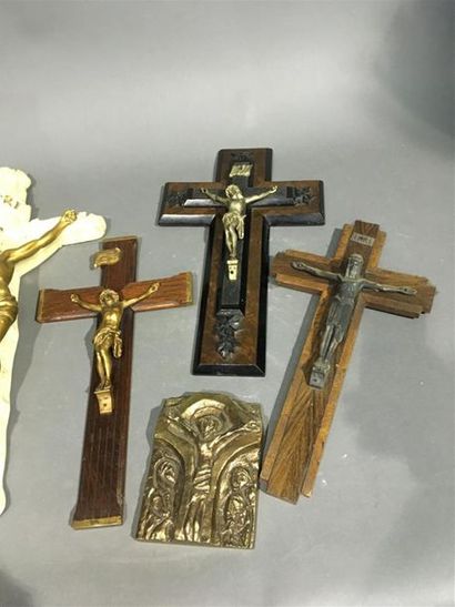 null Lot de 9 crucifix