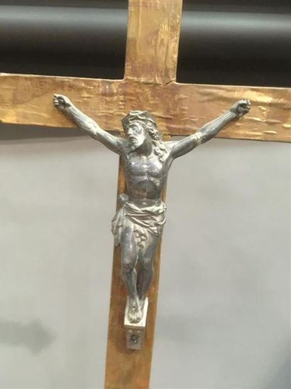 null Grande croix en bois doré
H totale : 150 cm