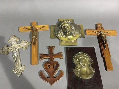 Lot de 3 crucifix, croix et tête du Chri...