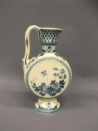 null Vase DELFT en porcelaine bleue et blanche en forme de gourde
H: 27, 5 cm