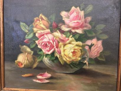null Ecole 19ème, 
Bouquet de roses 
huile sur toile (accident)
38 x 45 cm