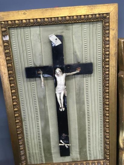 null Lot de 9 crucifix
H crucifix sur socle : 57 cm