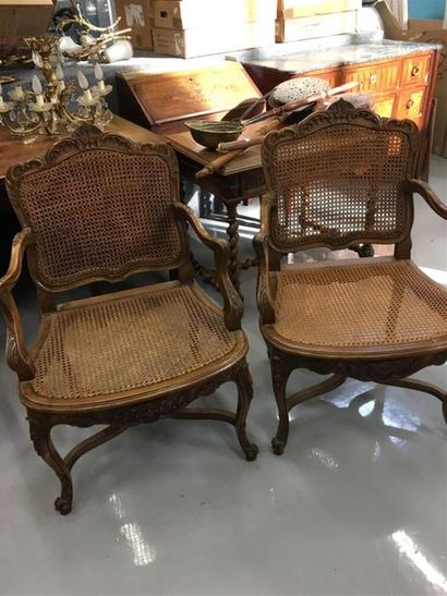 null Paire de fauteuils cannés style Louis XV