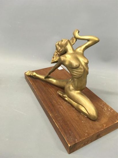 null Danseuse nue, epreuve en bronze 
Travail contemporain
L bronze : 37 cm
H bronze...