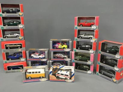 null Lot de 21 voitures EDOCAR dont combi Volkswagen CARARAMA 1/43e
très bon éta...