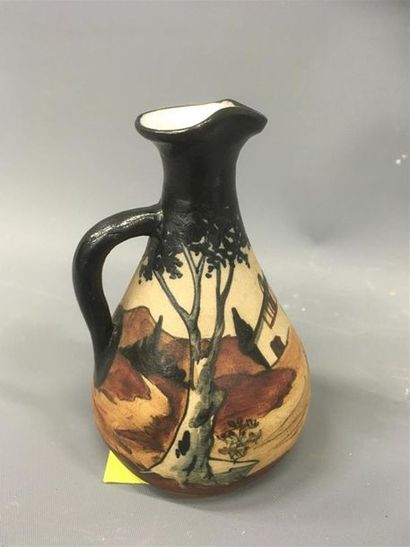 null Ciboure Vase à décor de bergers basques 
H : 12 cm