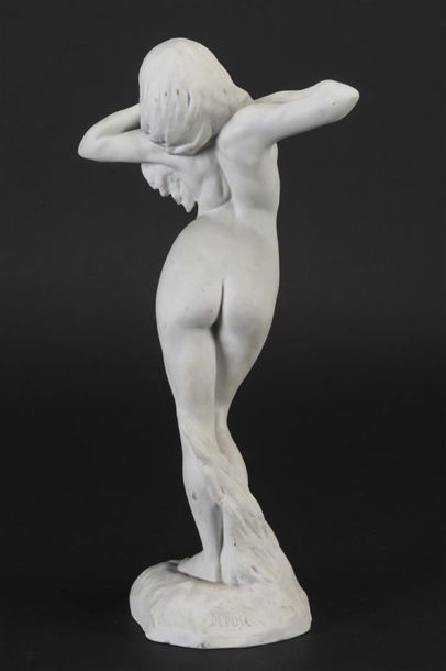 null Maurice GIRAUD-RIVIERE (1881 - 1947) 
Sujet en biscuit figurant une femme nue...