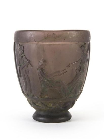 null Georges de FEURE (1868 - 1943)
Vase en verre à décor tournant de musiciens et...