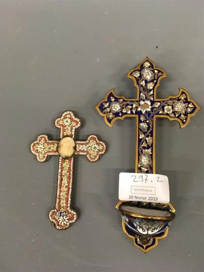 null Bénitier en bronze cloisonné (H15 cm)
joint une petite croix
