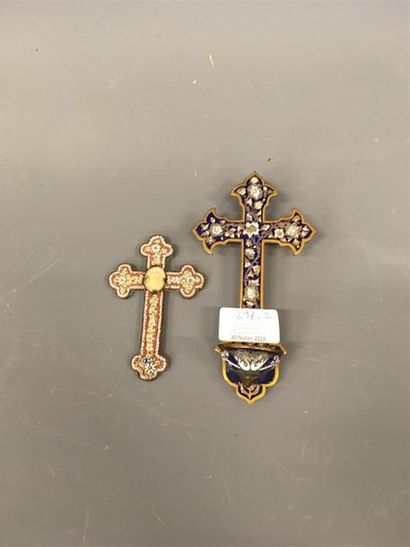 null Bénitier en bronze cloisonné (H15 cm)
joint une petite croix