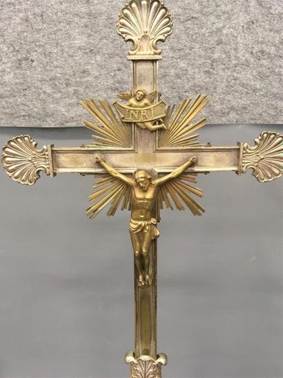 null Grande croix d'autel en métal argenté 
H: 87 cm
(Croix de procession transformée...