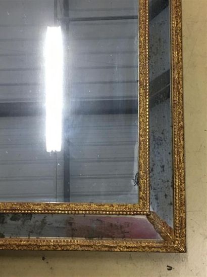 null Miroir à pareclose en bois doré glace ancienne
71 x 62 cm