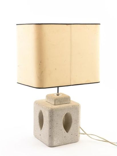 null Albert TORMOS (XX ème)
Lampe de table en pierre reconstituée
H: 35 cm ( sans...