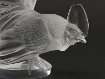 null LALIQUE FRANCE
Presse-papiers modèle Coq Nain en cristal moulé partiellement...