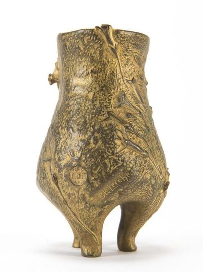 null Hans STOLTENBERG-LERCHE (1867-1920)
Vase en bronze à patine nuancé et doré
Signé,...