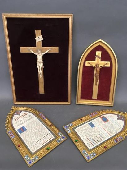 null Crucifix en ivoire dans un cadre rectangulaire
H : 16.5 cm
Crucifix en bois
Joint...