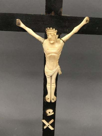 null Christ en ivoire
H Christ : 10.5 cm