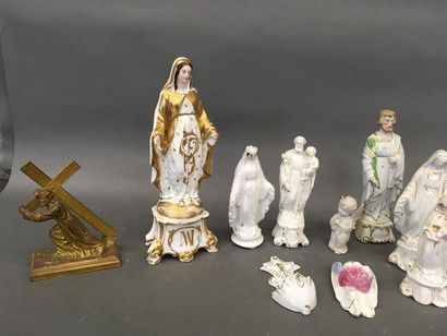 null Lot de statues Vierge et Christ et bénitiers en porcelaine
Joint 2 statues en...