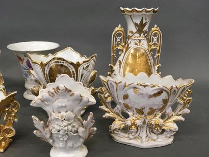 null Lot de 11 vases d'église en porcelaine
Accidents
H plus grand vase : 25 cm