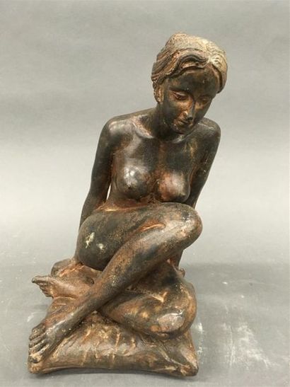 null Pierre CHENET 
Femme nue assise
Epreuve en bronze 
Signée sous la terrasse
H...