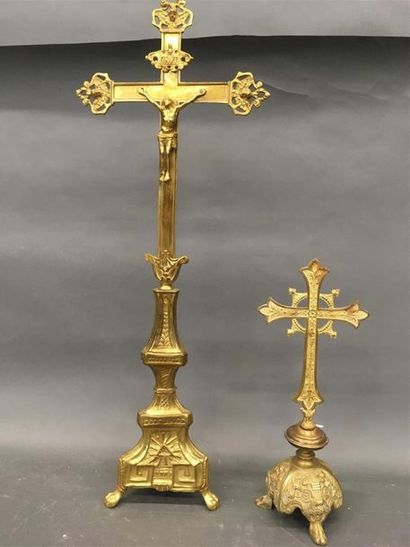 null Croix d'autel
H : 68 cm
Joint une petite croix d'autel
H : 36 cm