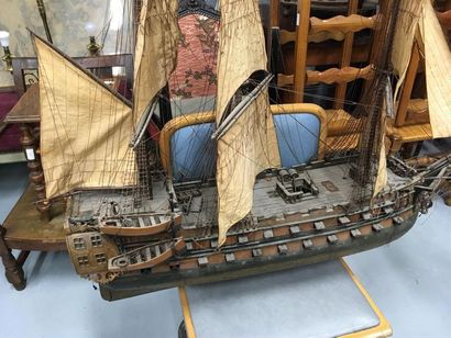 null Importante maquette de bateau en bois trois mats
L : 126 cm