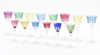 null SAINT LOUIS
8 verres colorés sur pied en cristal et 8 petits verres sur pied...
