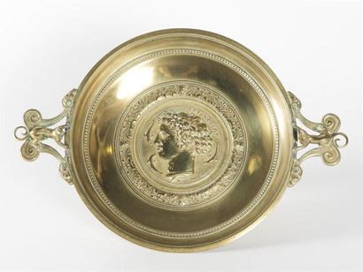 null Ferdinand LEVILLAIN
Coupe "tassa" à ansesen bronze ornée de panthères en relief,...