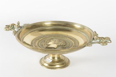 null Ferdinand LEVILLAIN
Coupe "tassa" à ansesen bronze ornée de panthères en relief,...